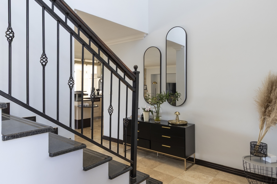 4 Bedroom Property for Sale in Heldervue Western Cape